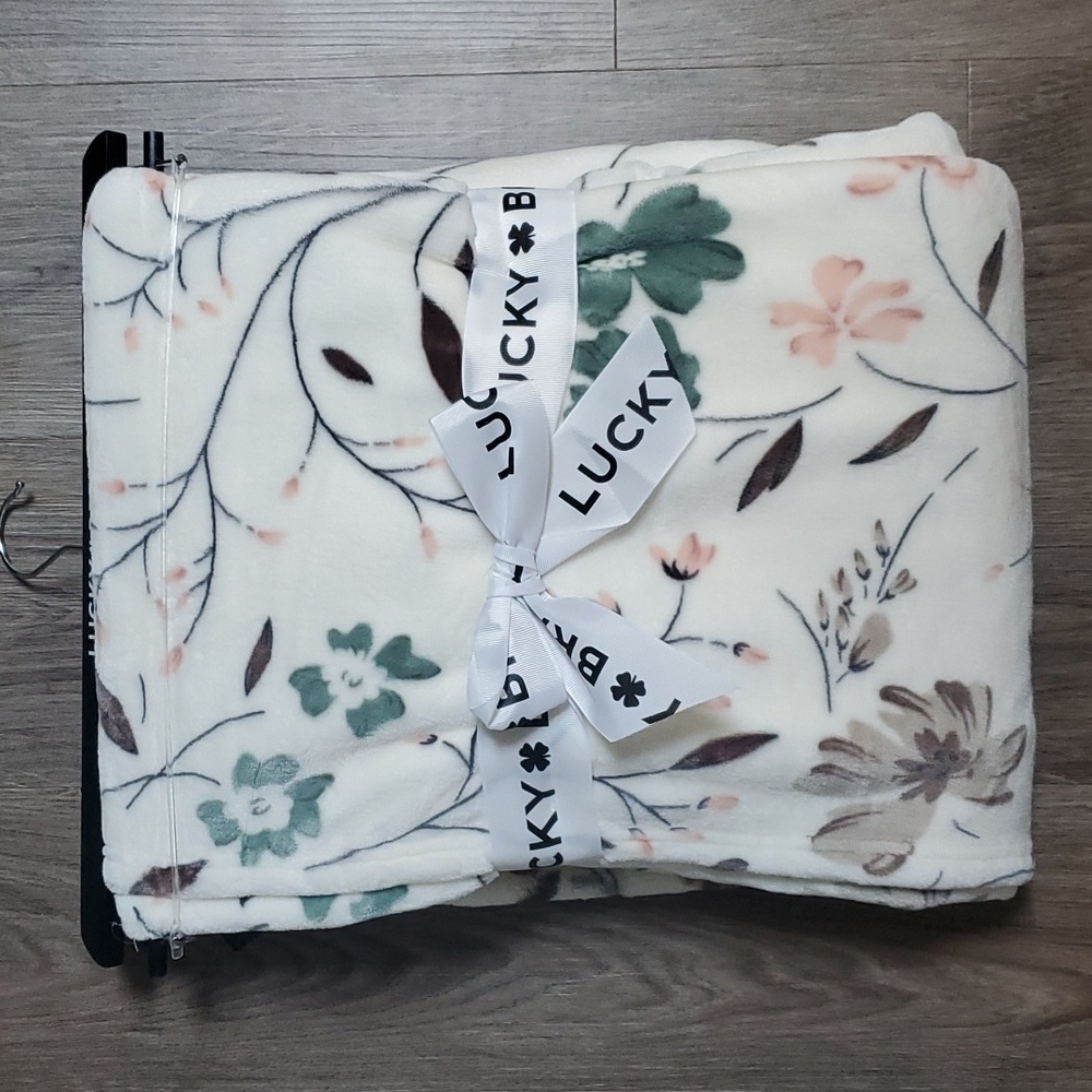 Lucky Brand Plush Throw 50x70